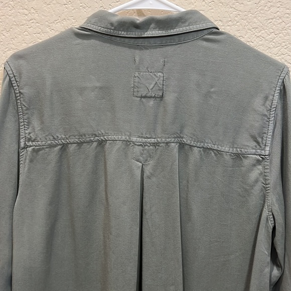 AMERICAN EAGLE WOMEN’S BOYFRIEND FIT LONG SLEEVE BUTTON FRONT SHIRT M GREEN - Picture 3 of 10